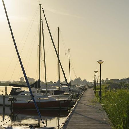 Waterchalet Number 6 Recreationpark Yn'E Lijte Grou Met Ligplaats Boot Villa ภายนอก รูปภาพ