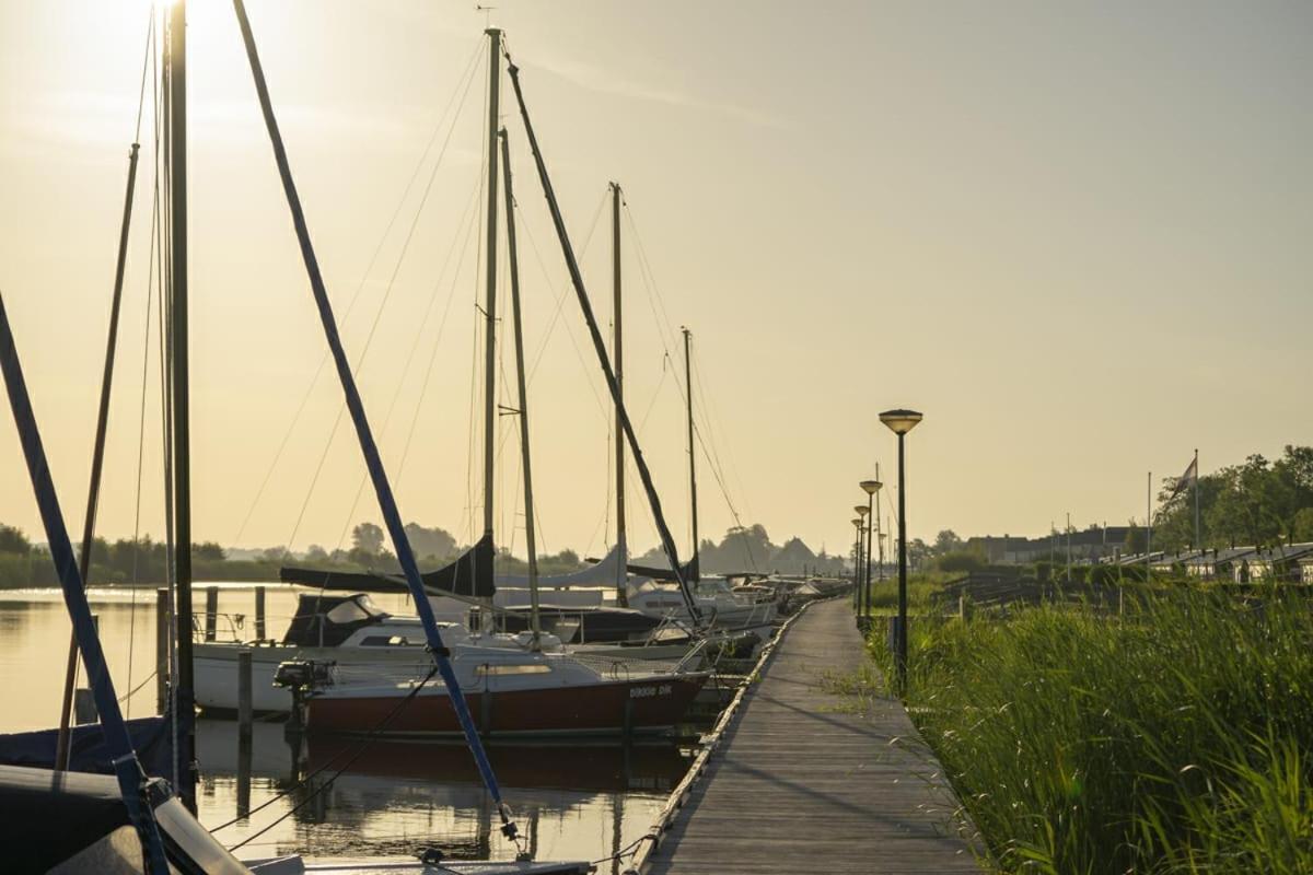 Waterchalet Number 6 Recreationpark Yn'E Lijte Grou Met Ligplaats Boot Villa ภายนอก รูปภาพ
