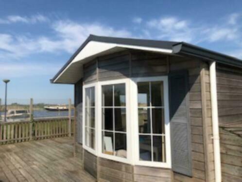 Waterchalet Number 6 Recreationpark Yn'E Lijte Grou Met Ligplaats Boot Villa ภายนอก รูปภาพ