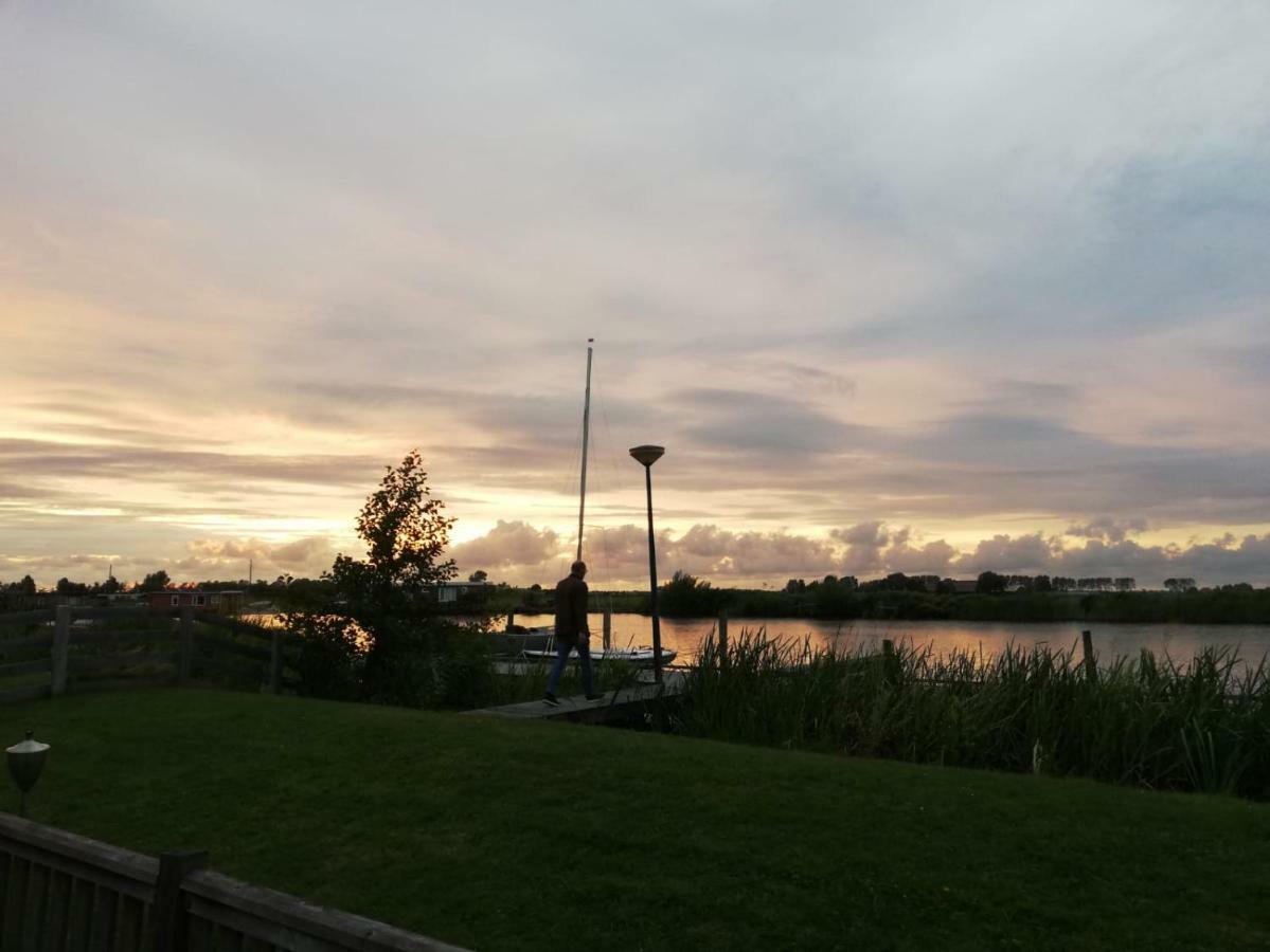 Waterchalet Number 6 Recreationpark Yn'E Lijte Grou Met Ligplaats Boot Villa ภายนอก รูปภาพ